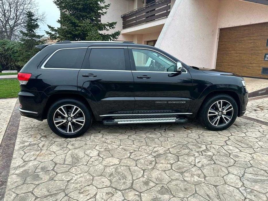 Vând Jeep Grand Cherokee Summit 3.0 V6 diesel 4x4, an 2017, 183.000 km, cutie automată, plafon panoramic, piele, dotări premium.