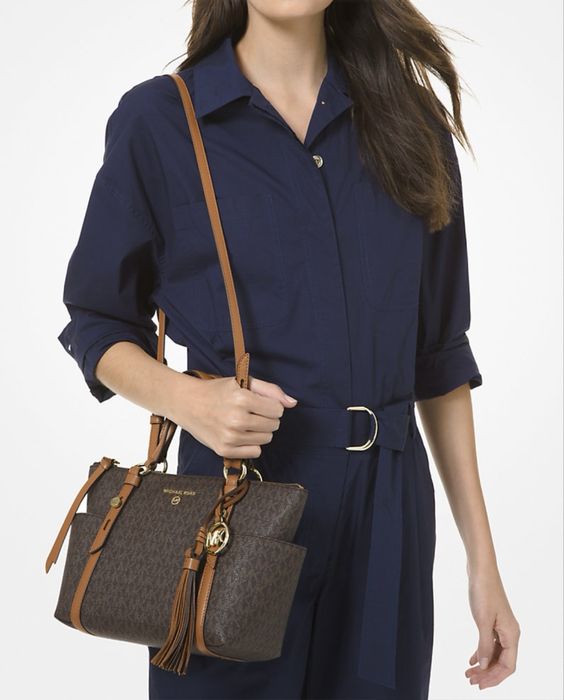 Geanta NOUA Michael Kors Voyager Small