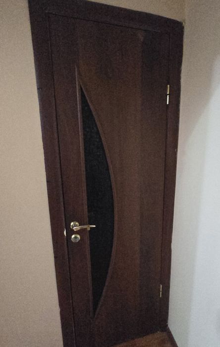 Продам межкомнатные двери.