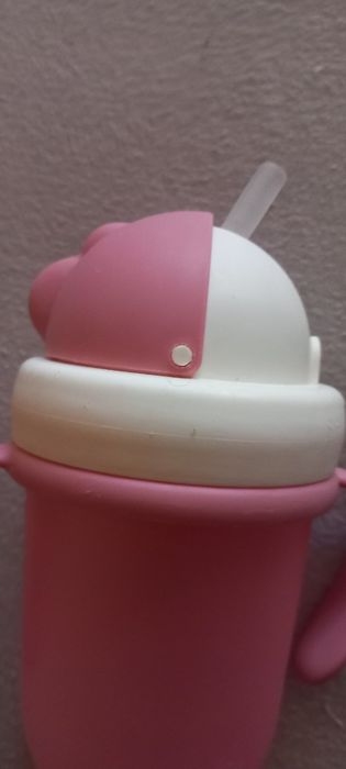 Нови козирка за баня,залъгалки за бебе,розово гумено хипопотамче и др.