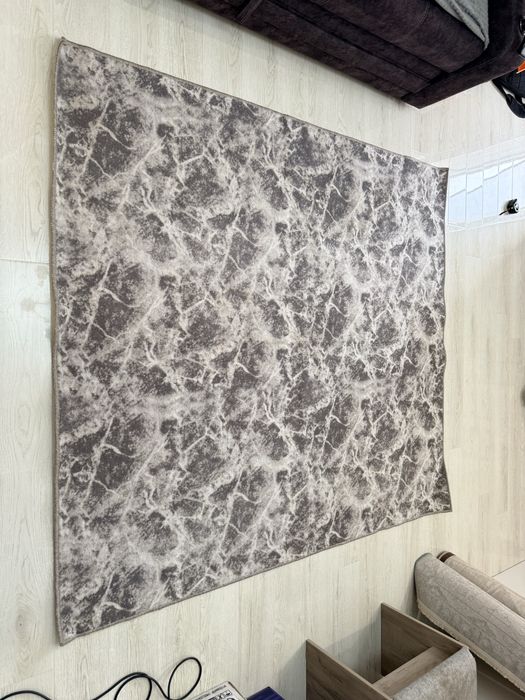 Продается ковер в хорошем состоянии