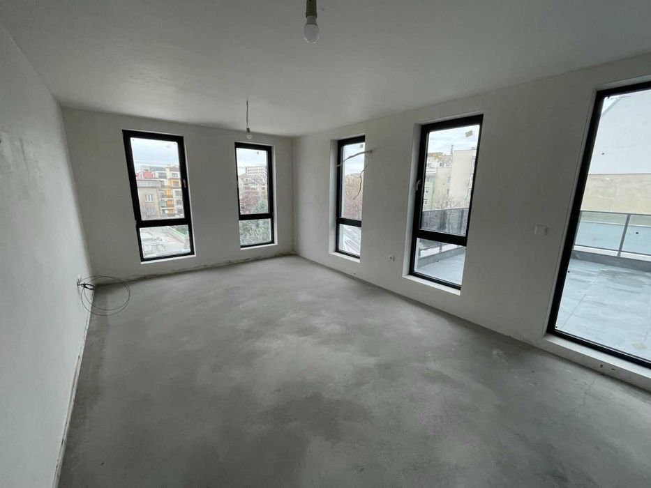 Продава се Тристаен апартамент в Пловдив, Христо Смирненски - 155 кв.м за 1652 €/кв.м - Снимка #2