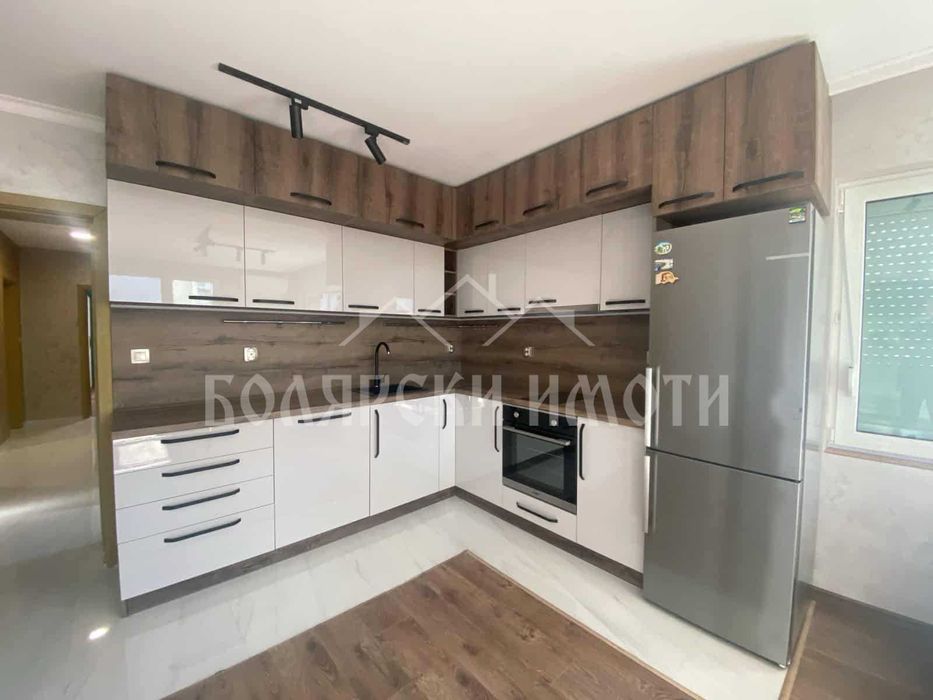 Тристаен апартамент с паркомясто в кв. Зона Б