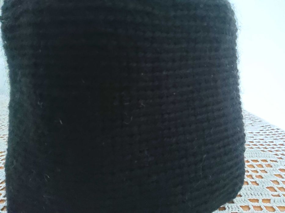 Vând căciulă de lână.