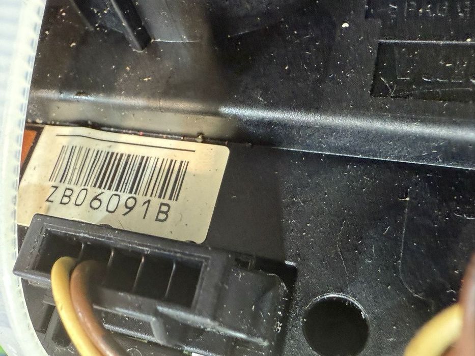 Ansamblu manete comenzi volan + spira 2013 peugeot 208 1.4 diesel cod oem 98030392zd e10602970