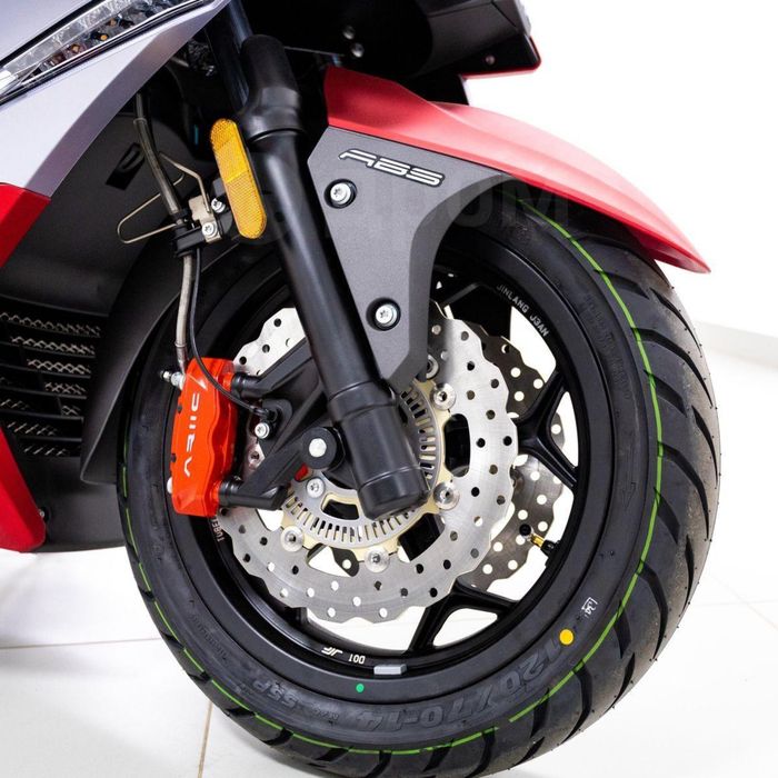 Airiic 320cc макси скутер