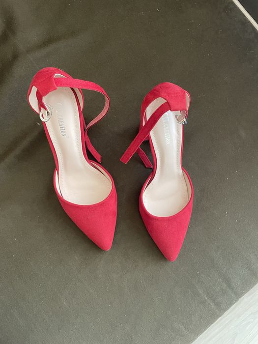 Обувки на висок ток