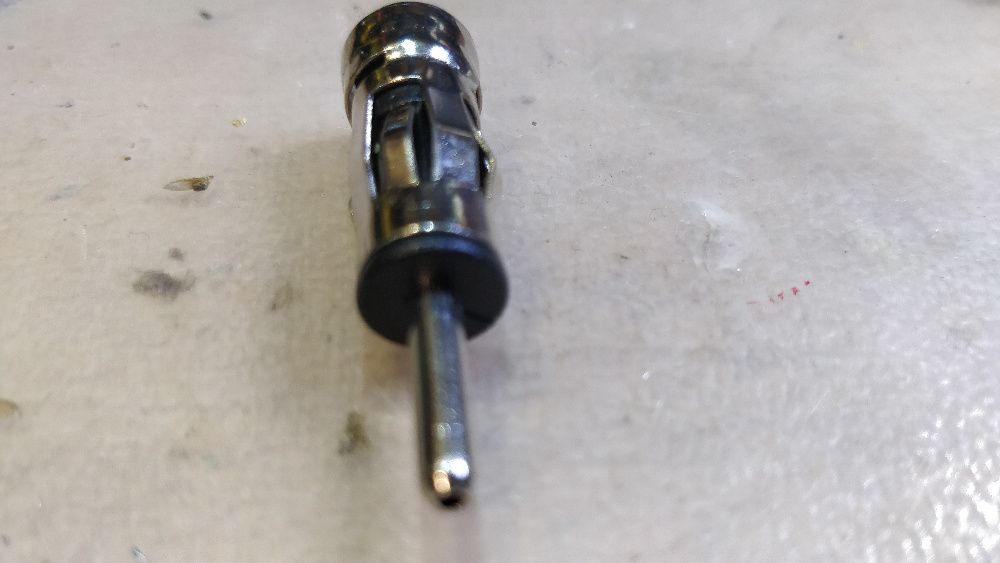 Adaptor Antena Radio Navigatie Auto (ISO tata DIN mama)