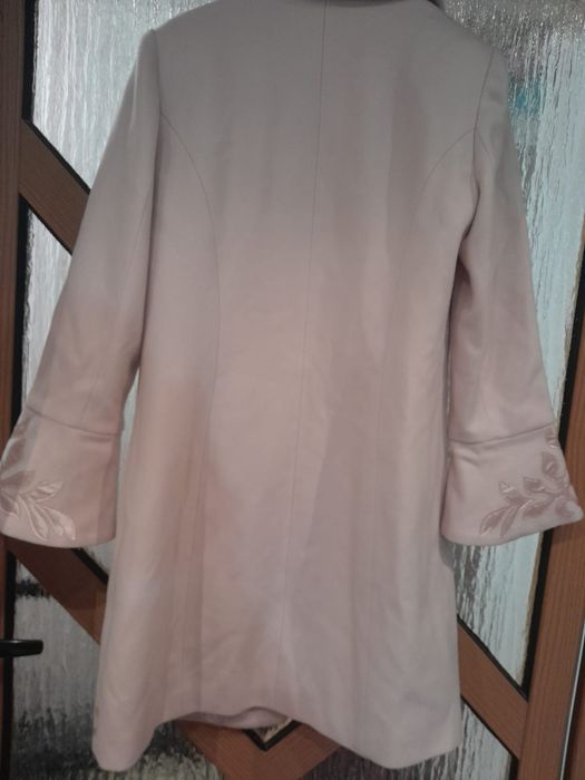 Palton zara, cu aplicații aurii brodate