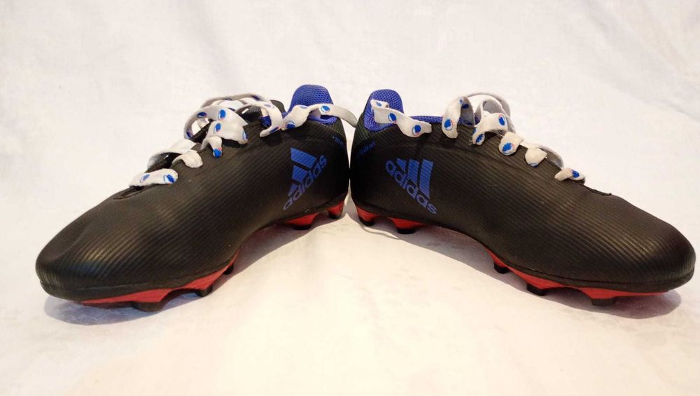 Ghete de fotbal Adidas marimea 37, stare buna