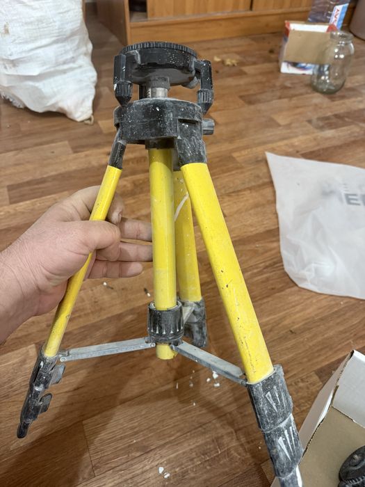 Лазерный уревень и его комплектуищие