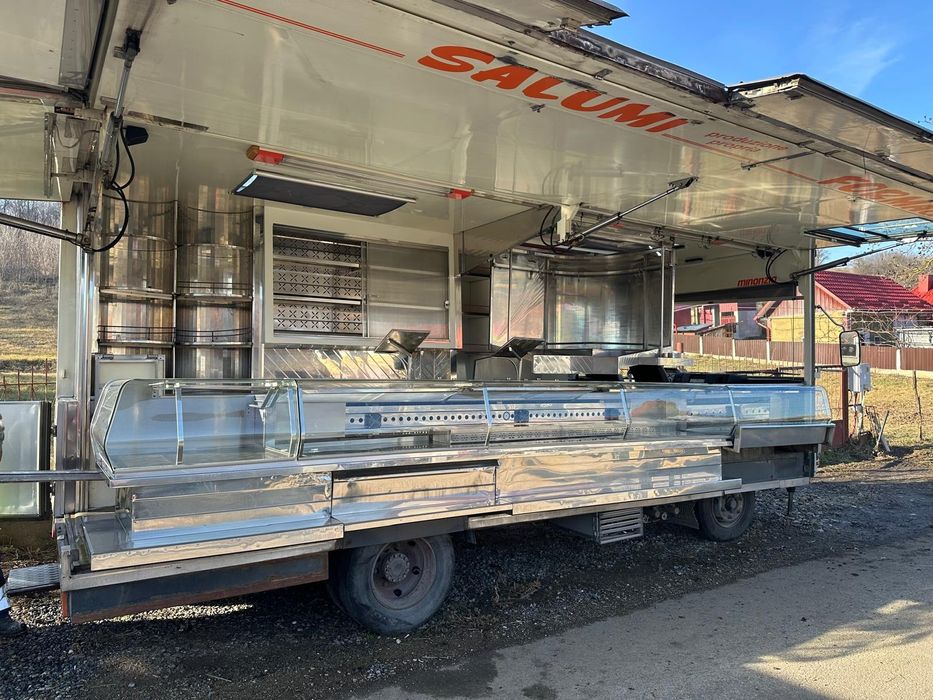 Vând rulota fast-food schimb cu auto evaluat corect!