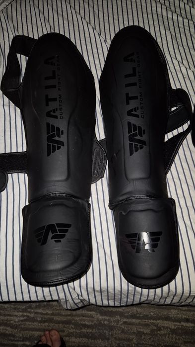 Echipament kickbox Atila 14oz Nou manusi + aparatori  tibie