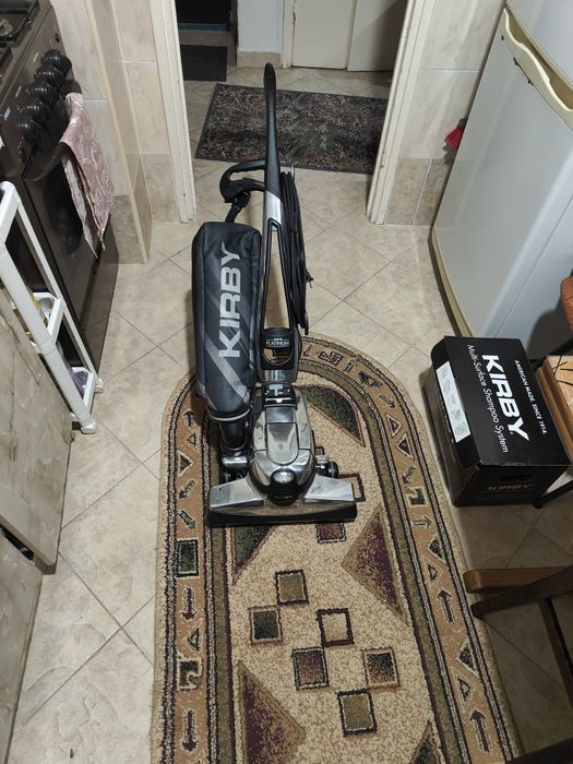 Vând aspirator KIRBY.