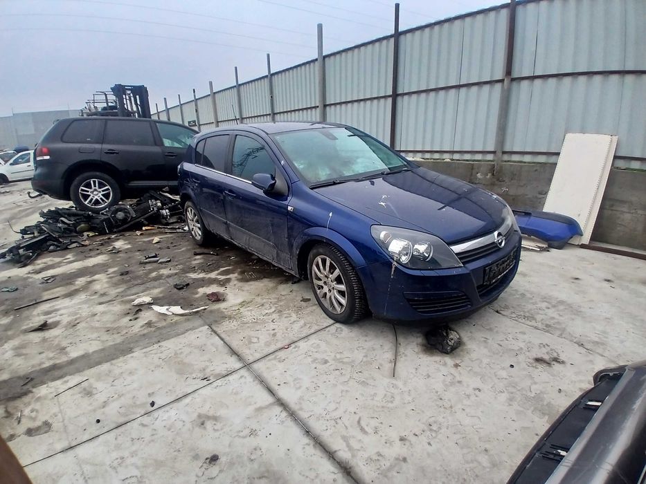 dezmembrez opel astra h