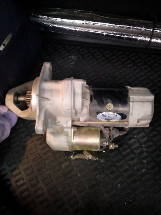 Продам стартер на спец технику Hyndai