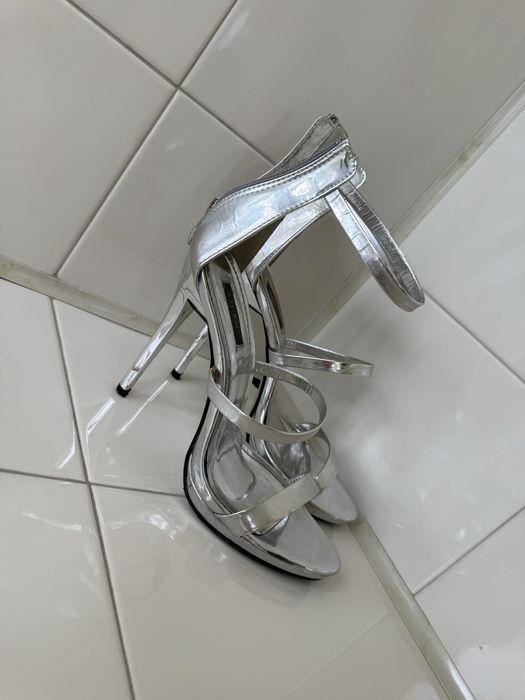 Дамски сандали на ток