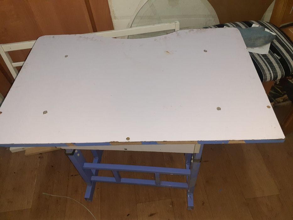 Детская парта 3700 тг.