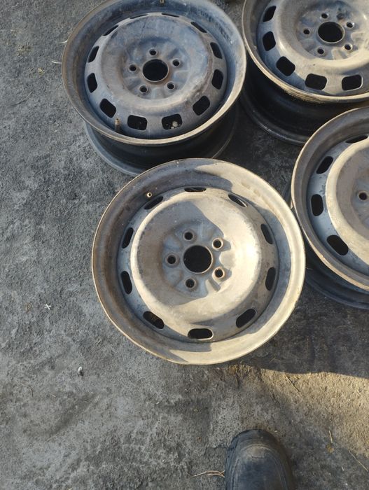 Продам диски на Карину е