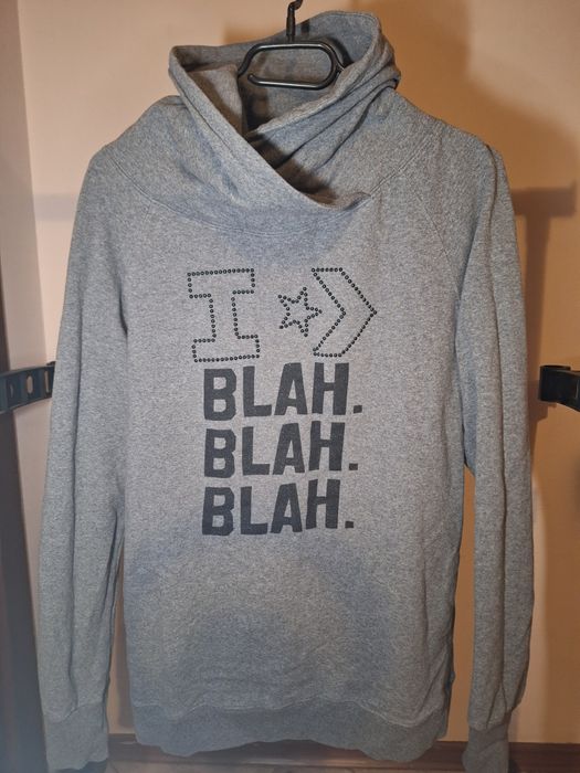 Блуза с висока яка