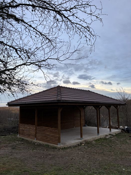 Изграждаме дървени навеси, парапети, подиуми с декинг и др.