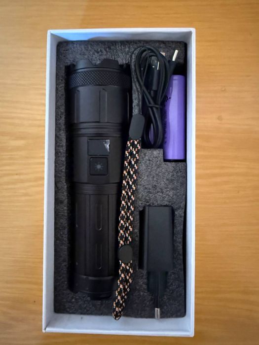 Мощный дальнобойный оригинальный  фонарь