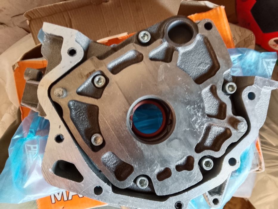 Продам Насос масляный