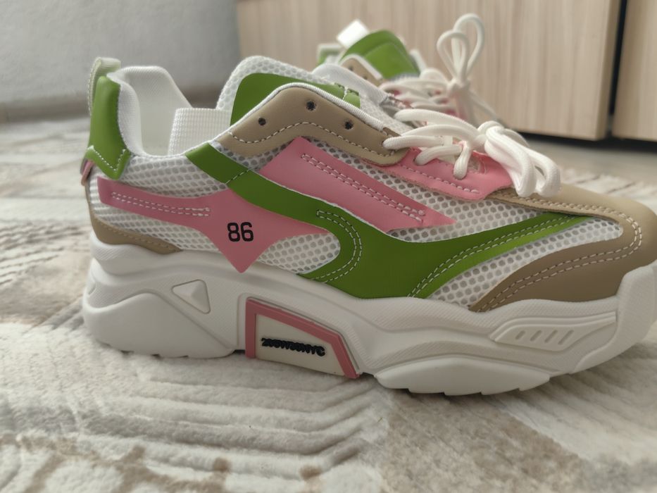 Дамски маратонки чисто нови 39 номер