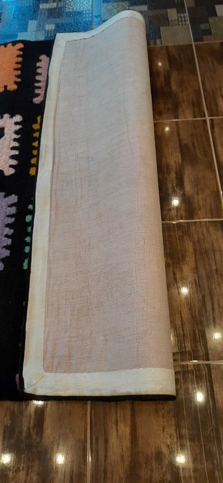 Вълнен килим за детска стая 2,40 х 1,70 м отлично състояние