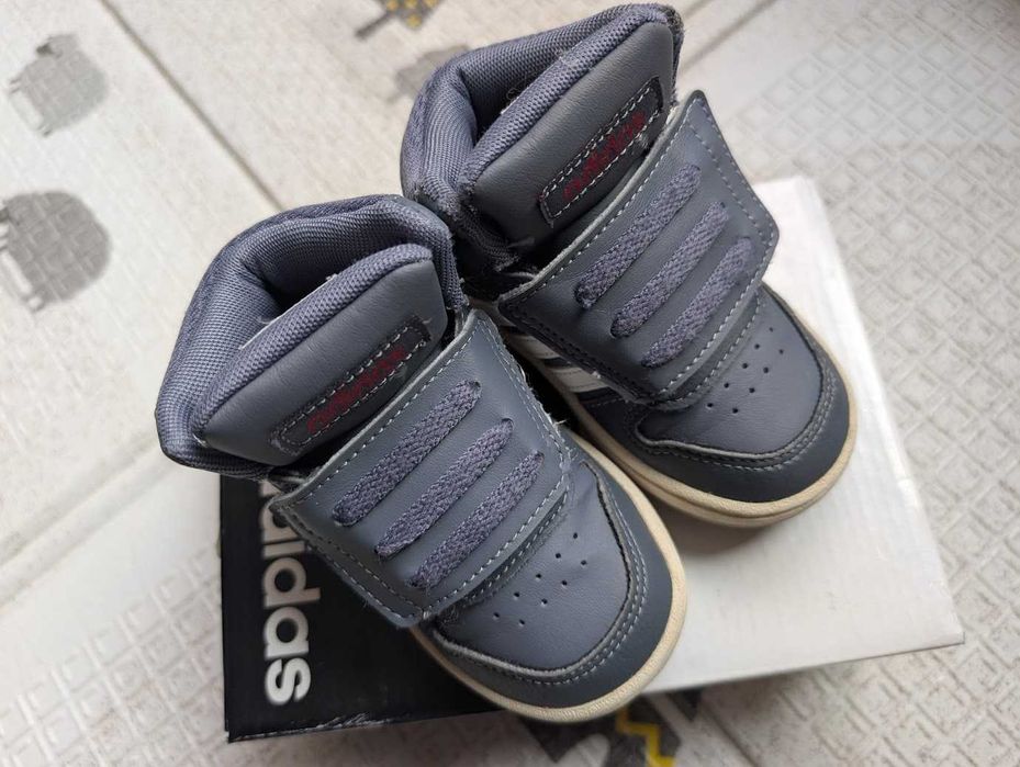 Високи детски кожени маратонки Adidas 22 номер