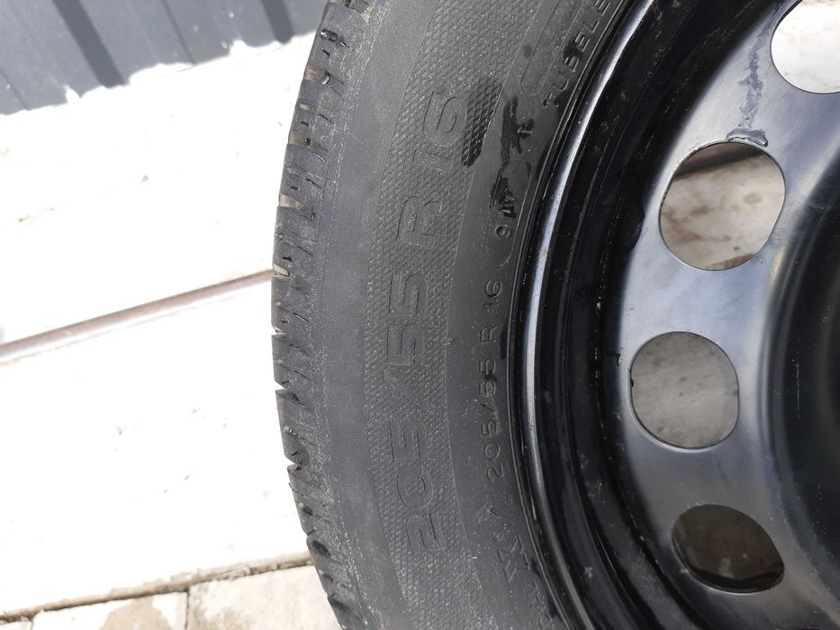 Anvelopa 205/55 R16 vara Michelin si volan VW Touran