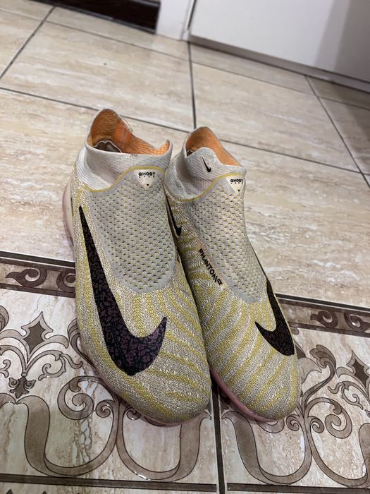 Футбольные бутсы Nike phantom