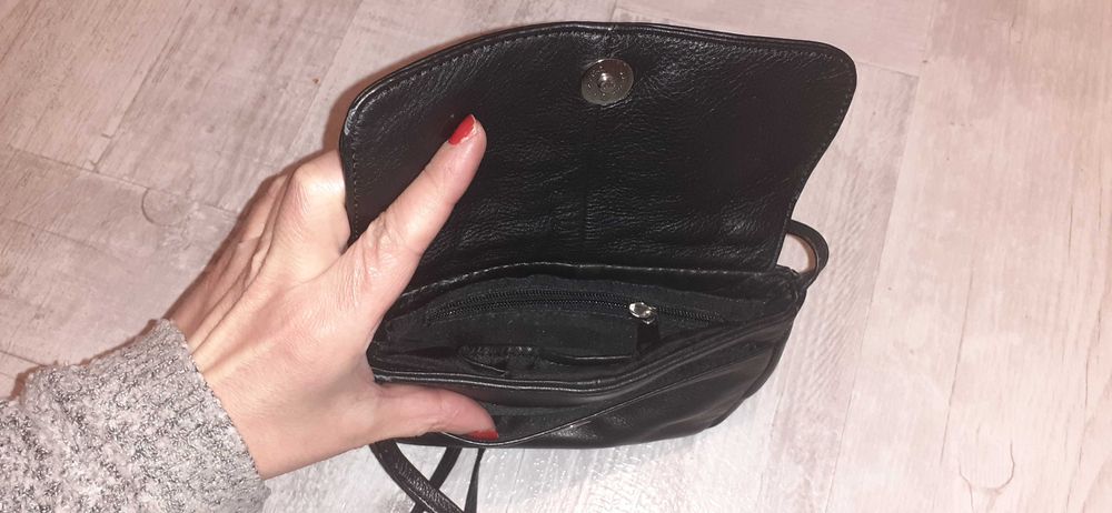 Gentuta neagra cu bareta lunga