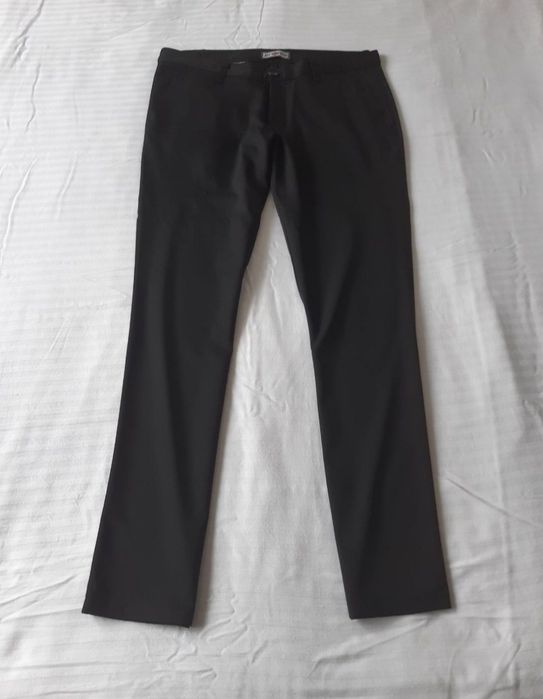 Pantaloni eleganti .