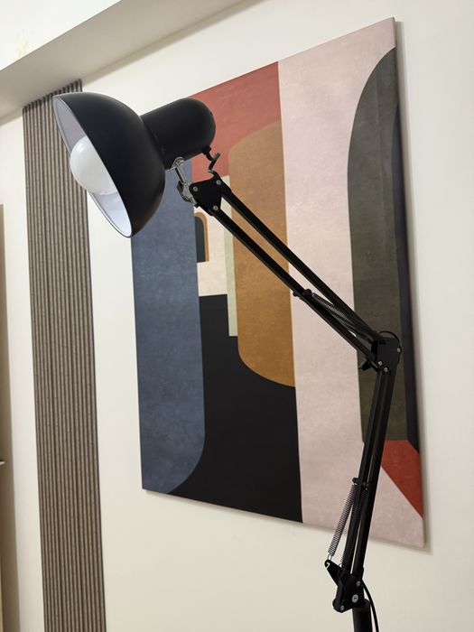 Напольная скандинавская лампа