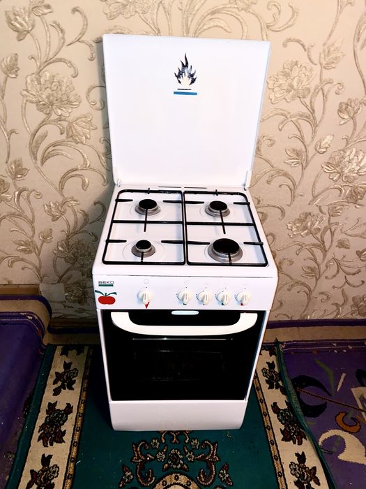 Продам газ плиту Беко