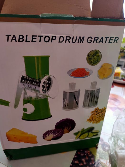 Продается диван плюс в подарок овощерезка