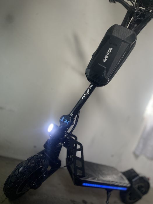 Vand trotineta electrica noua