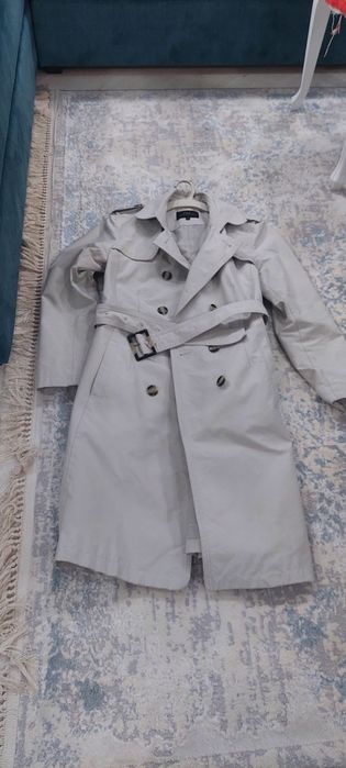 Продаётся  симпатичный плащ