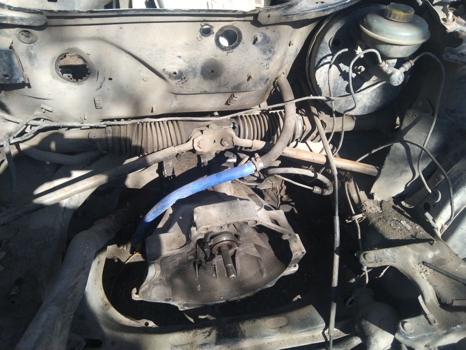 Продам коробку от ауди 100,80