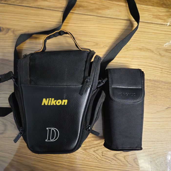 Aparat foto DSLR Nikon D5100 si blitz Yougnuo