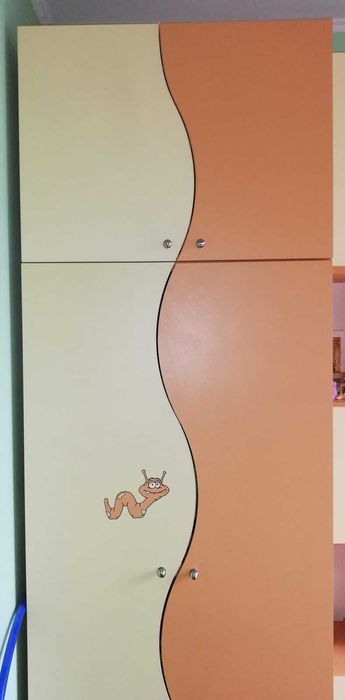 детска стая с легла и бюро