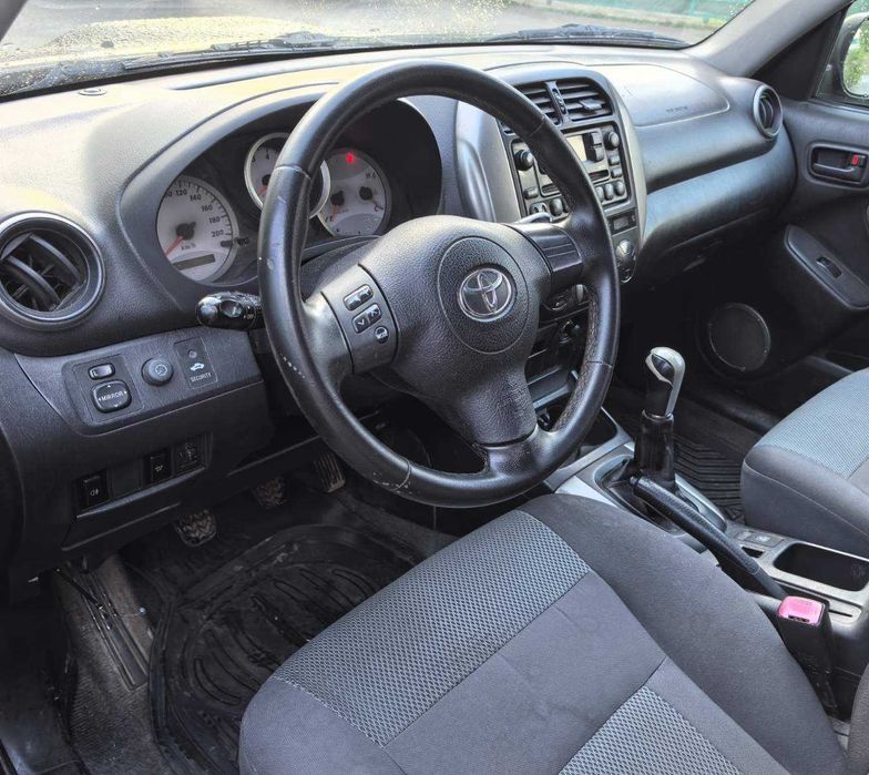 Продава Toyota RAV 4