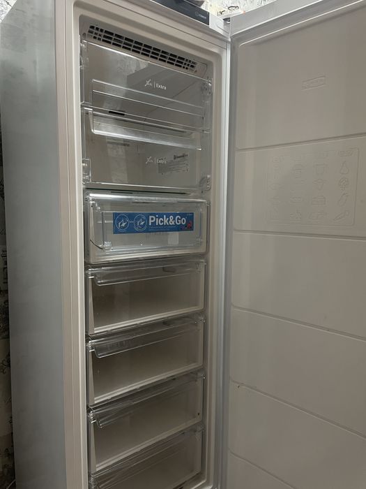 Встроенная морозильная камера