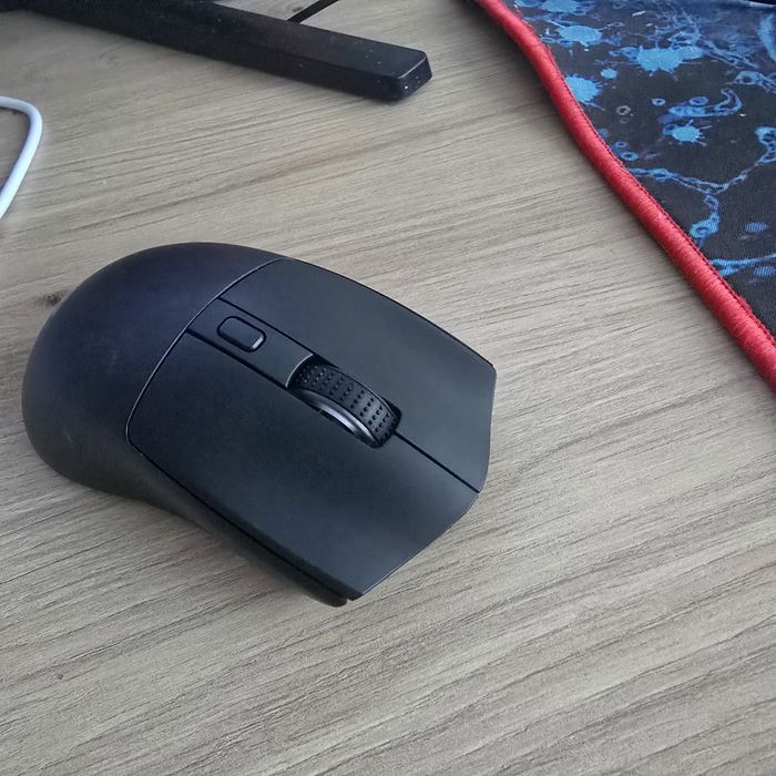 Продавам геймърска мишка