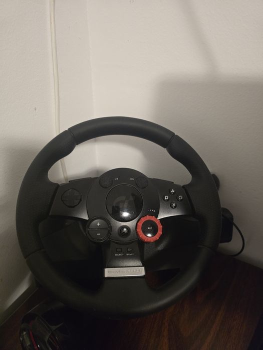 Vand volan cu pedale si schimbator Loghitech Driving force Gt