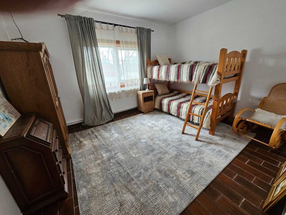 Vand casa cu teren generos la Sacosu Turcesc