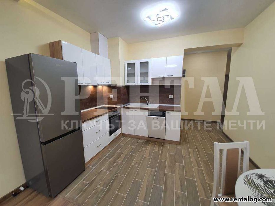 Дава се под наем Тристаен апартамент в Пловдив, Център - 120 кв.м за 663 € - Снимка #2