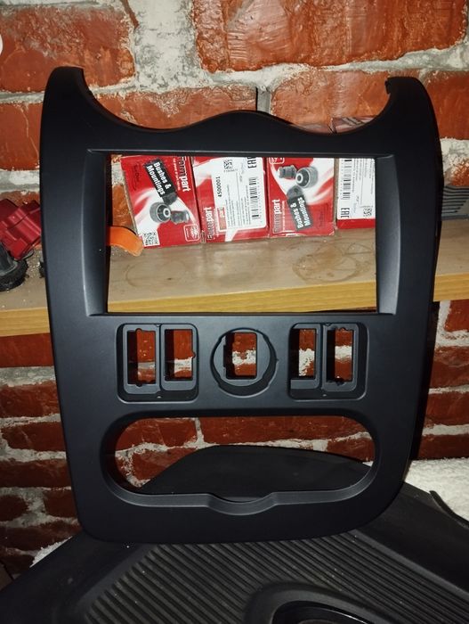 Продам 2 din рамку.Лада Ларгус.