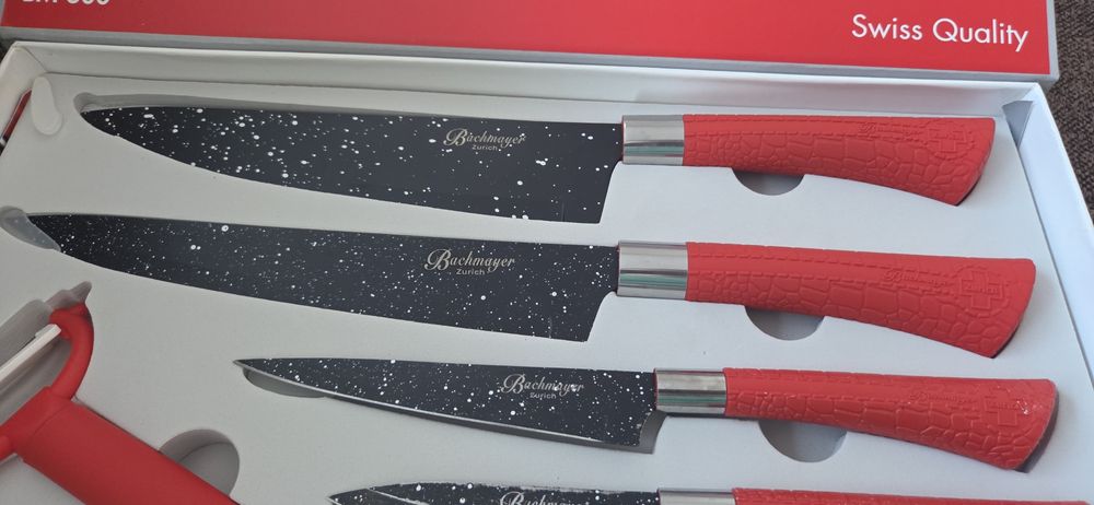 Комплект ножове червени